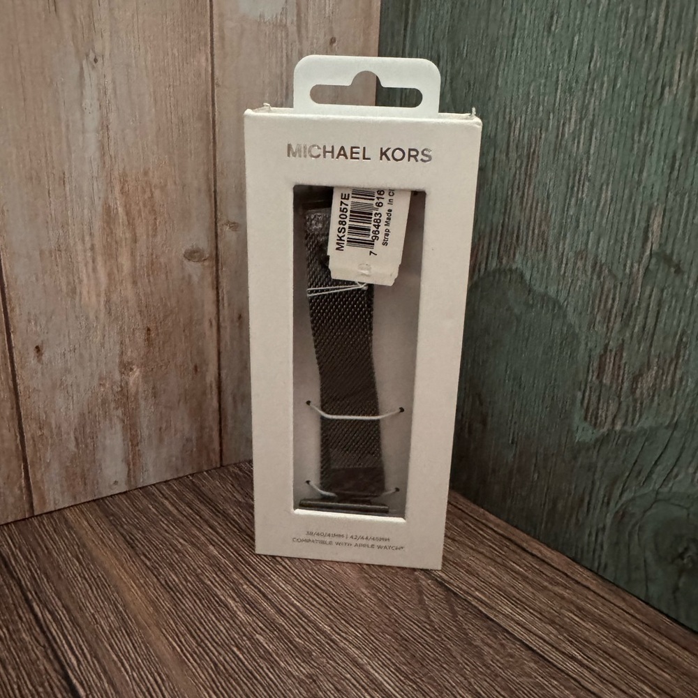 Michael Kors NWT Silver Mesh Apple Watch Band 38/40/41mm to 42/44/45mm